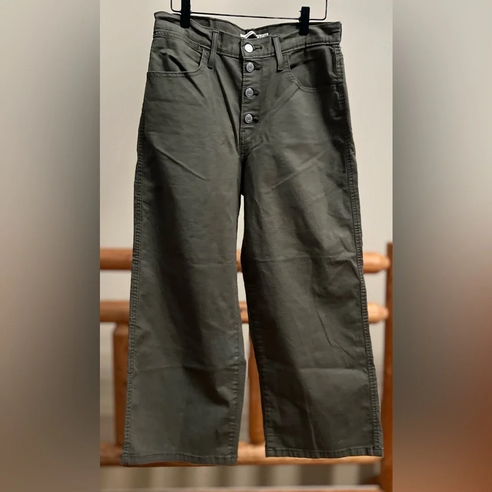 Levi’s Mile High Cropped Wide Leg Pants Size 30 • Olive Green